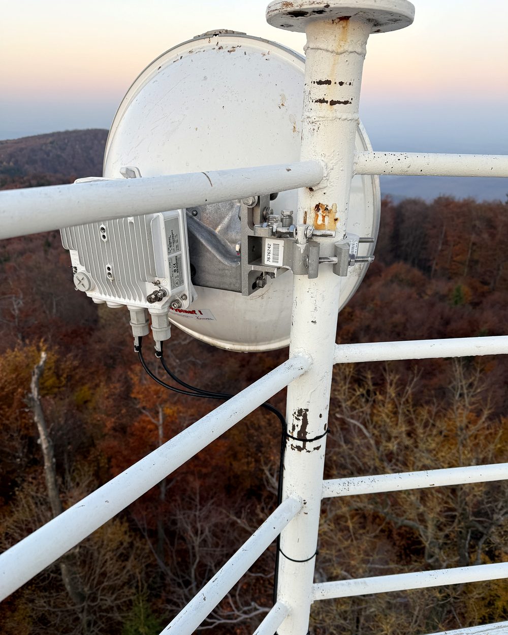 Inštalácia parabolického rádiového spoja BeSafe.sk – dátový prenos na diaľku